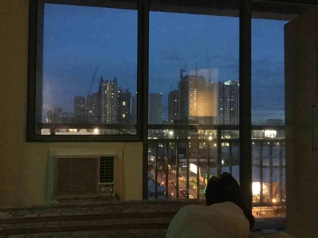 מנילה Ortigas 2 Bedroom Corner Unit With 2 Queen Across Shangrila מראה חיצוני תמונה