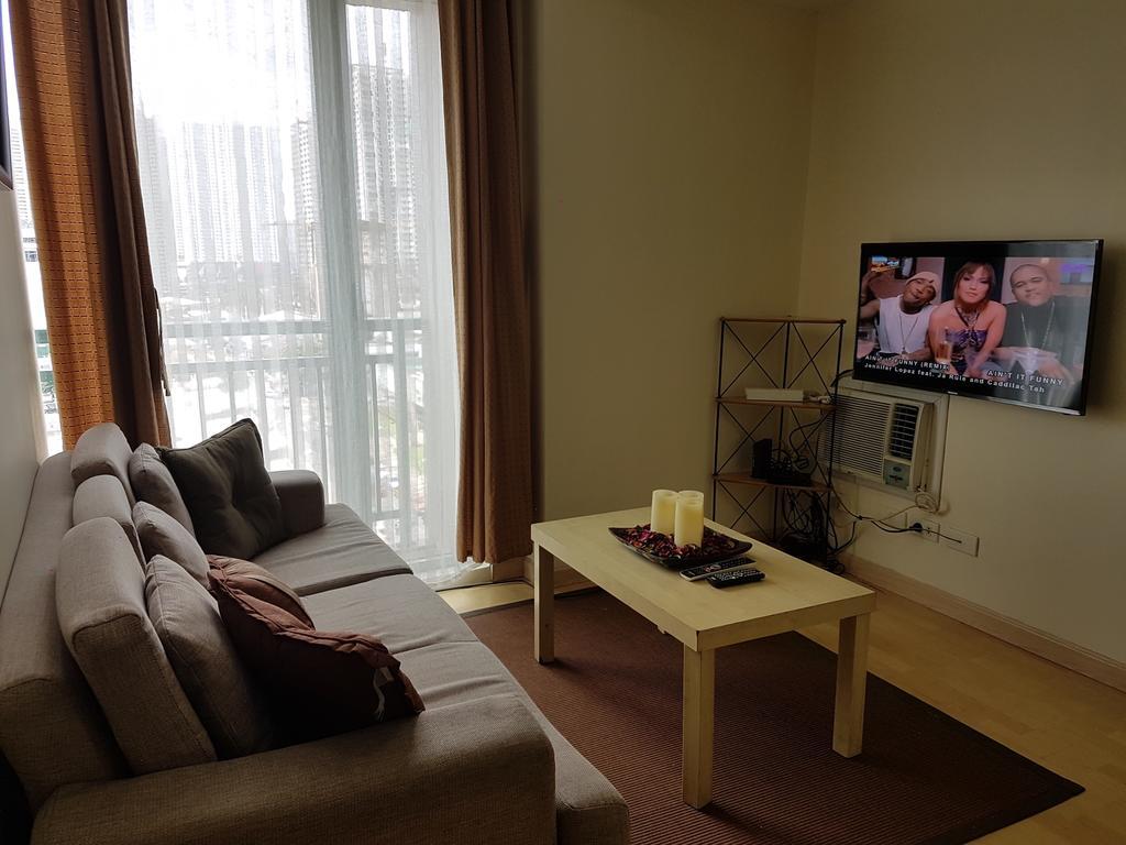 מנילה Ortigas 2 Bedroom Corner Unit With 2 Queen Across Shangrila מראה חיצוני תמונה