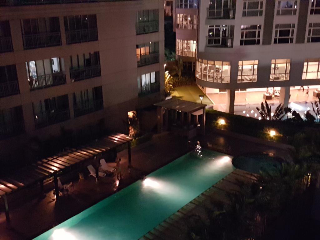 מנילה Ortigas 2 Bedroom Corner Unit With 2 Queen Across Shangrila מראה חיצוני תמונה