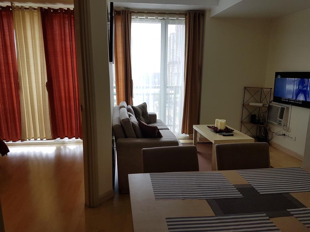 מנילה Ortigas 2 Bedroom Corner Unit With 2 Queen Across Shangrila מראה חיצוני תמונה