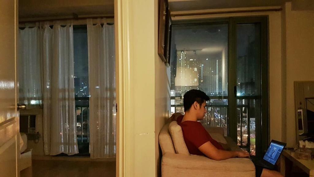 מנילה Ortigas 2 Bedroom Corner Unit With 2 Queen Across Shangrila מראה חיצוני תמונה